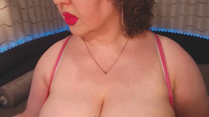 CurvyKatty40DD
