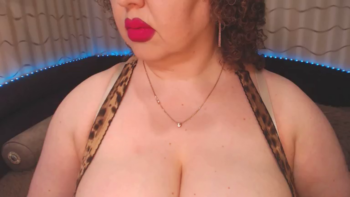 CurvyKatty40DD