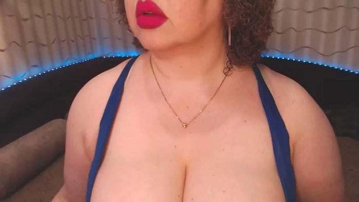 CurvyKatty40DD