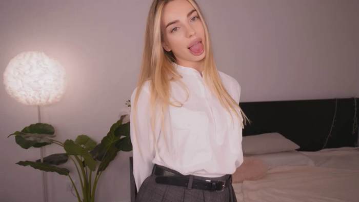 Nicole_youthfull18