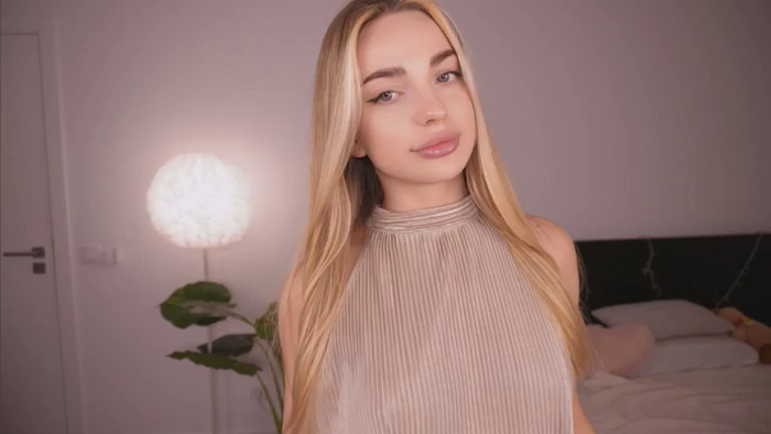 Nicole_youthfull18