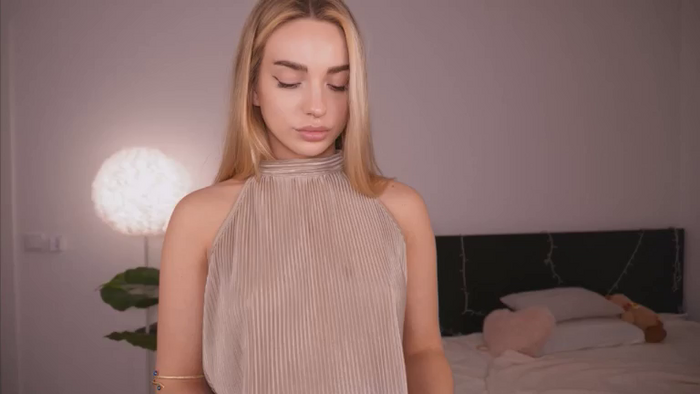 Nicole_youthfull18