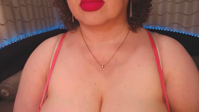 CurvyKatty40DD