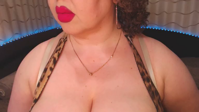 CurvyKatty40DD