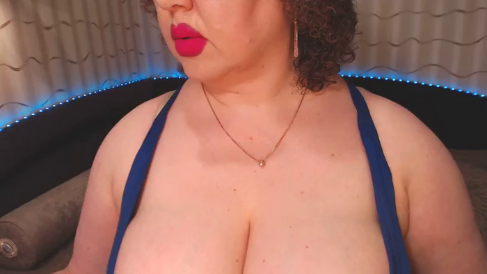 CurvyKatty40DD