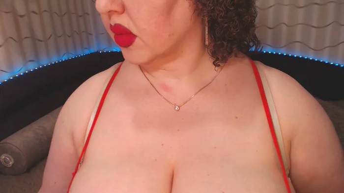 CurvyKatty40DD
