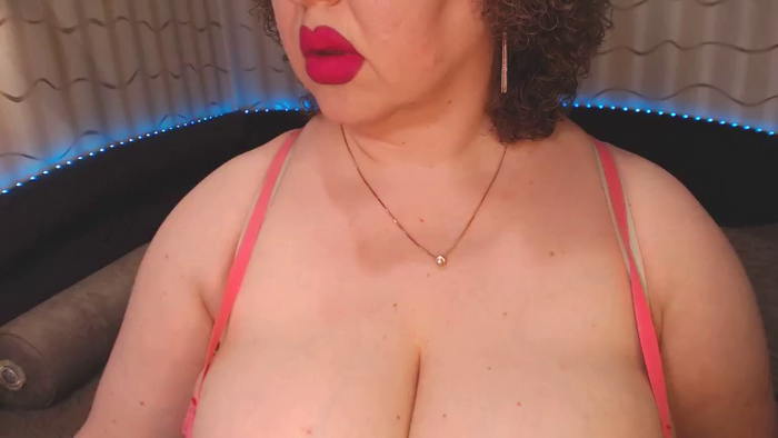 CurvyKatty40DD