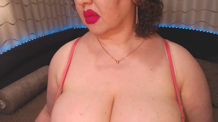 CurvyKatty40DD