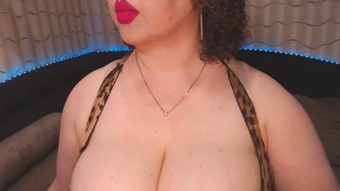 CurvyKatty40DD