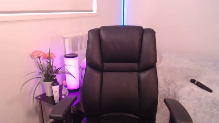 xAliciaLayne