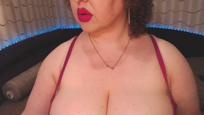 CurvyKatty40DD