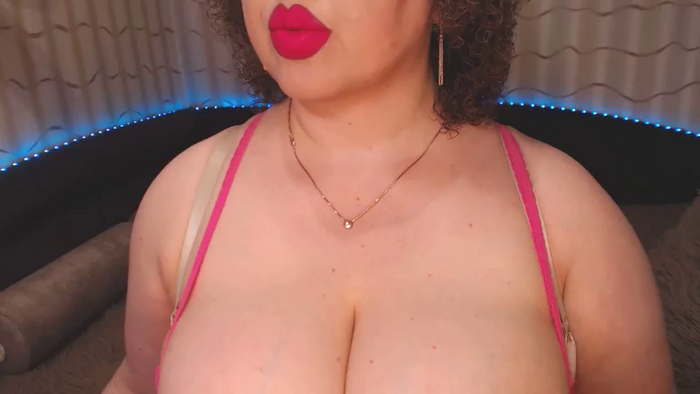 CurvyKatty40DD