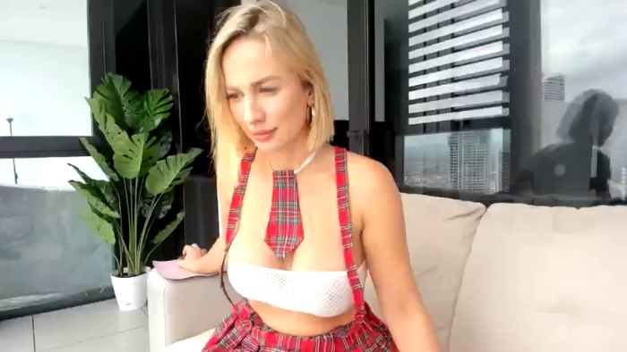 annaroyalee