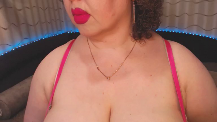 CurvyKatty40DD