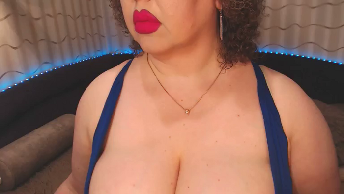 CurvyKatty40DD