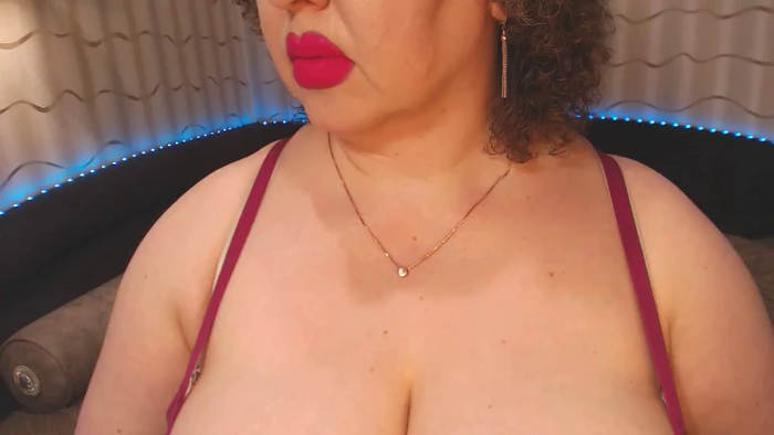 CurvyKatty40DD