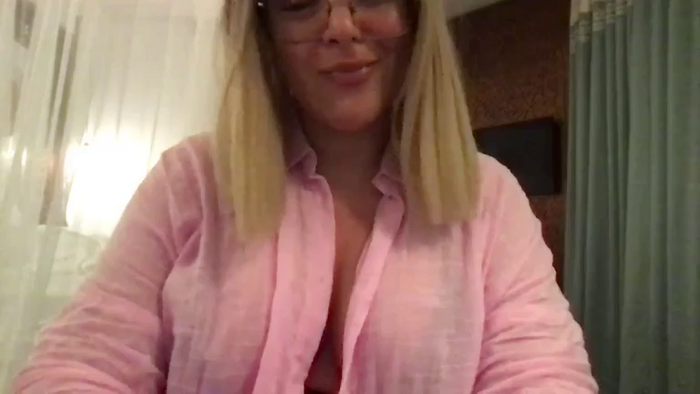 MistressLouUK