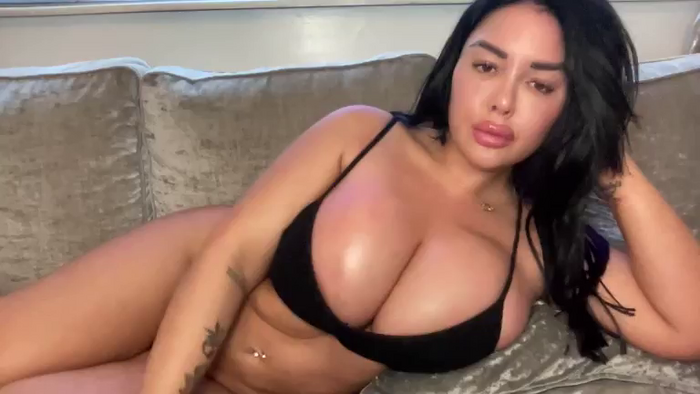 CurvyExoticBabe