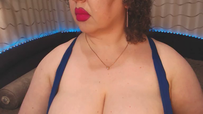 CurvyKatty40DD