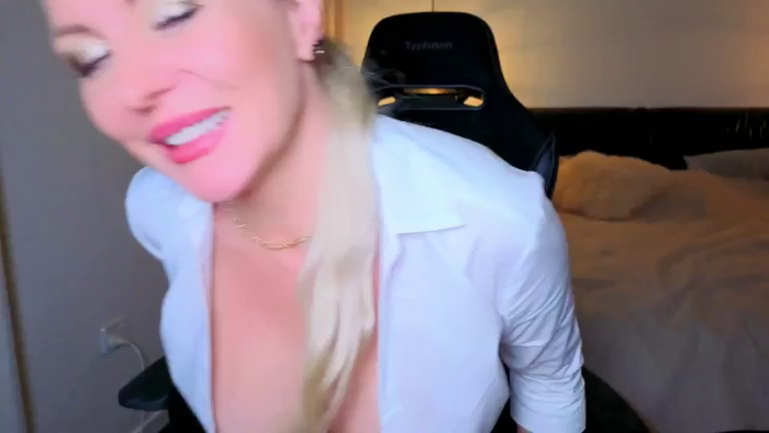MsLindsayDevis