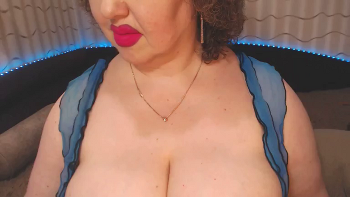 CurvyKatty40DD