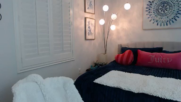 BlondeMILFxo