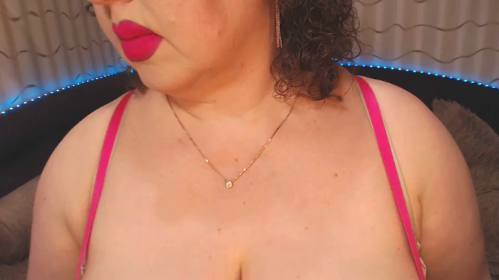 CurvyKatty40DD
