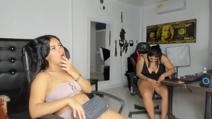 CoupleBigAss