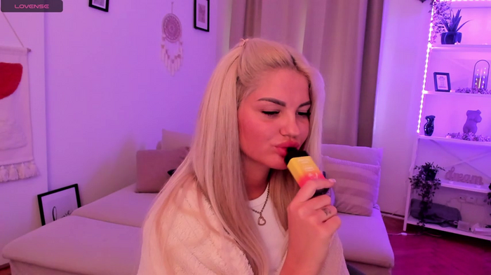 Nia_Blondie_X
