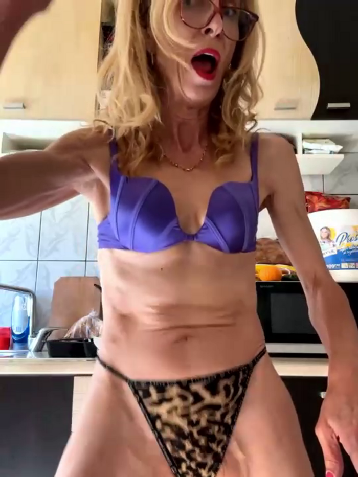 adella13