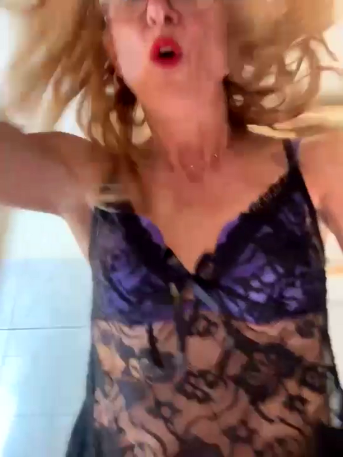 adella13