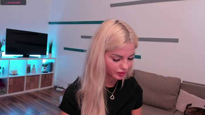 Nia_Blondie_X