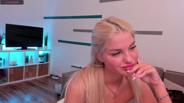 Nia_Blondie_X