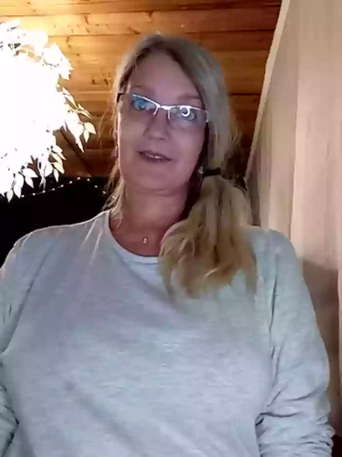 2024/05/05/stripchat-irinamaux-13-18-01