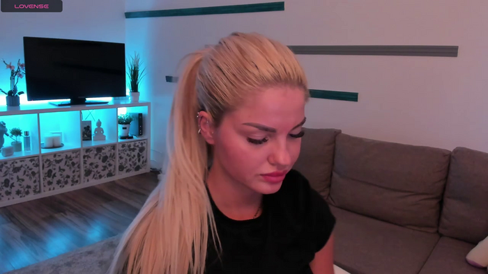 Nia_Blondie_X