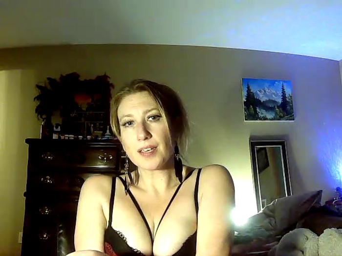 lilyhornyhousewife