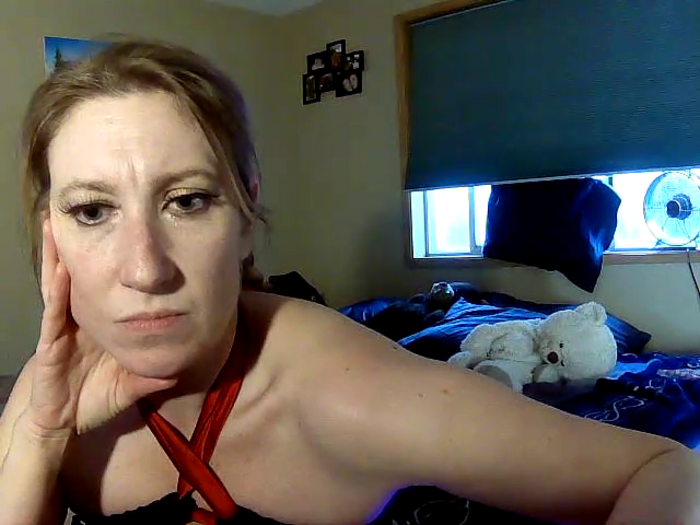lilyhornyhousewife