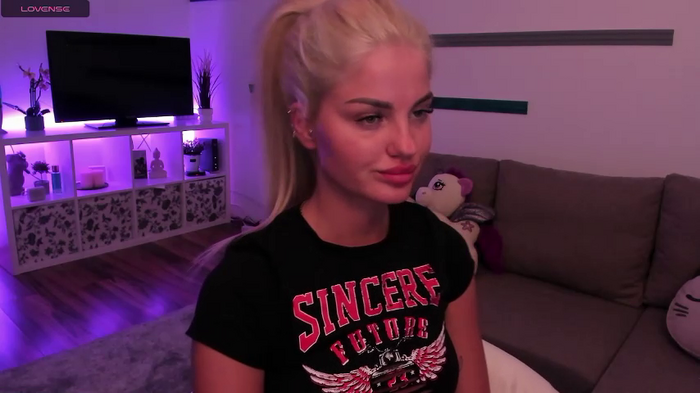 Nia_Blondie_X