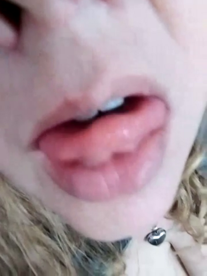 Hotbabysucks1