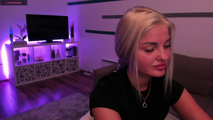 Nia_Blondie_X