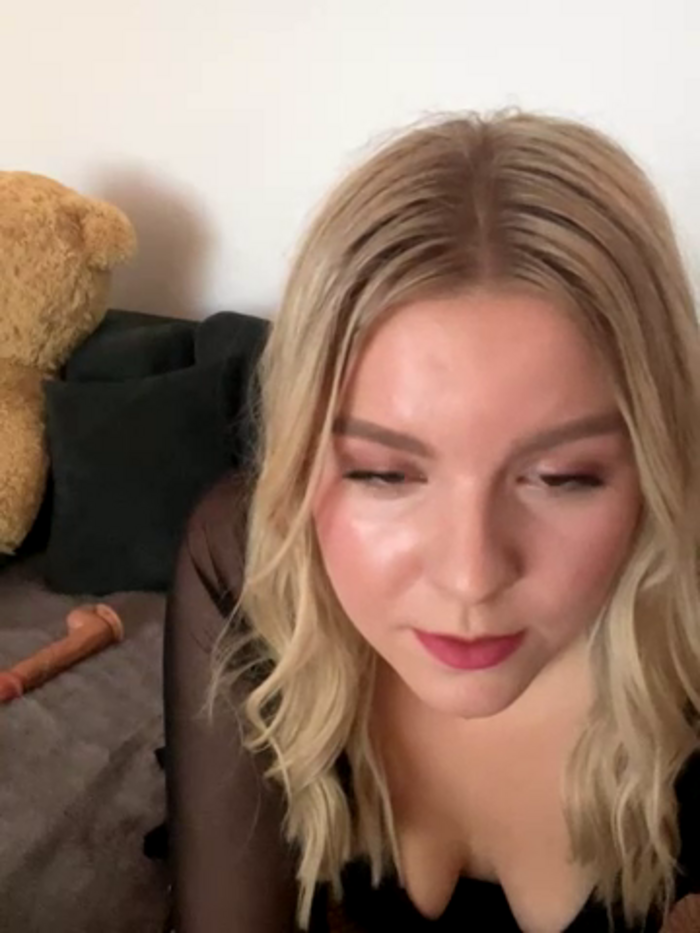 LaraBlond