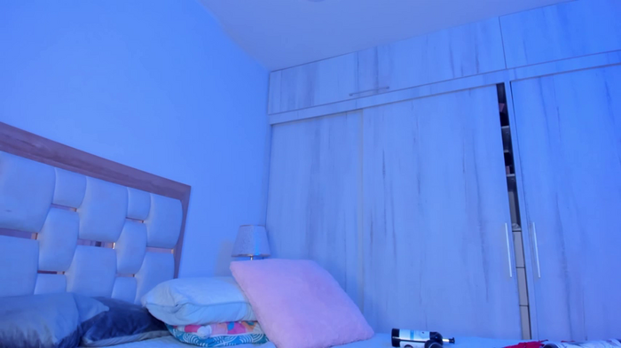 mia_hank