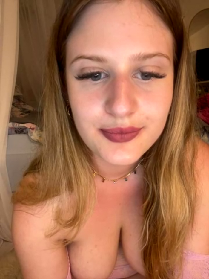 Busty-Ellie
