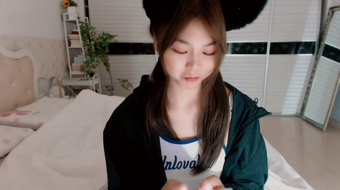 -Lucky_Girl