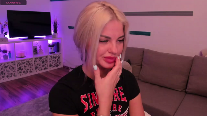 Nia_Blondie_X