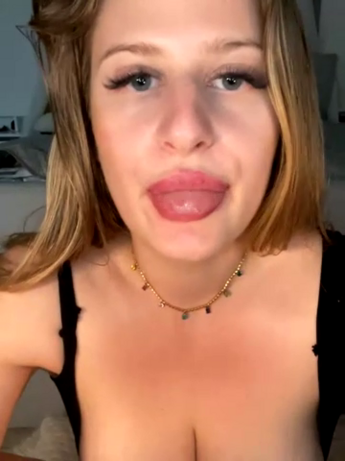 Busty-Ellie
