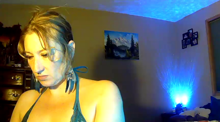 lilyhornyhousewife