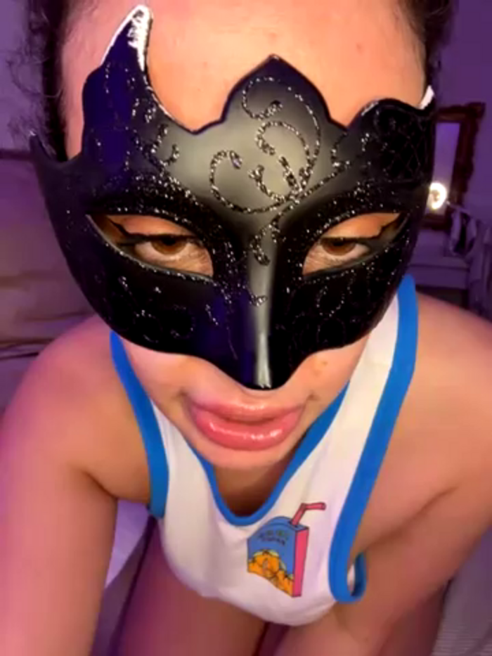 Mina_Khalifa