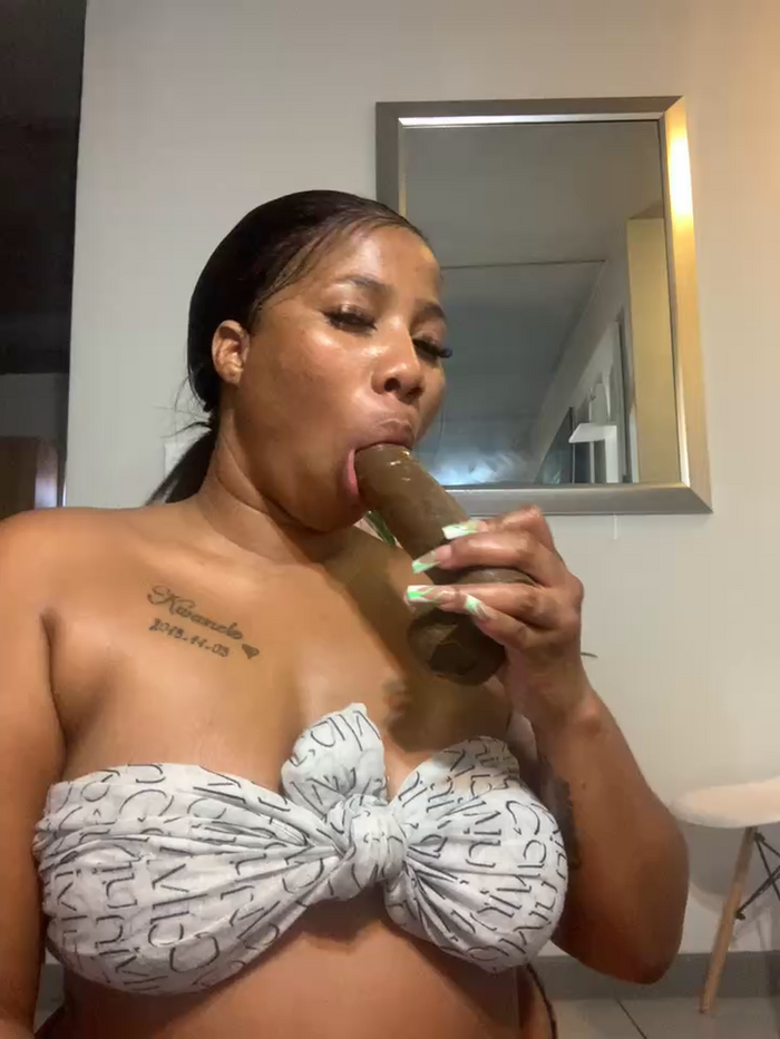 CurvyDesire1