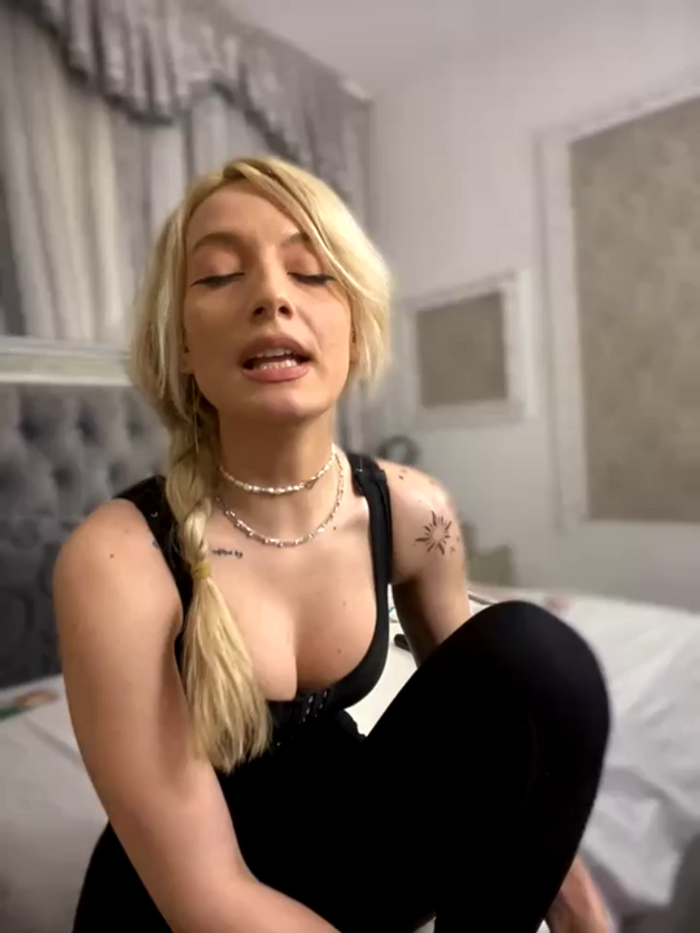 Ella_Charm